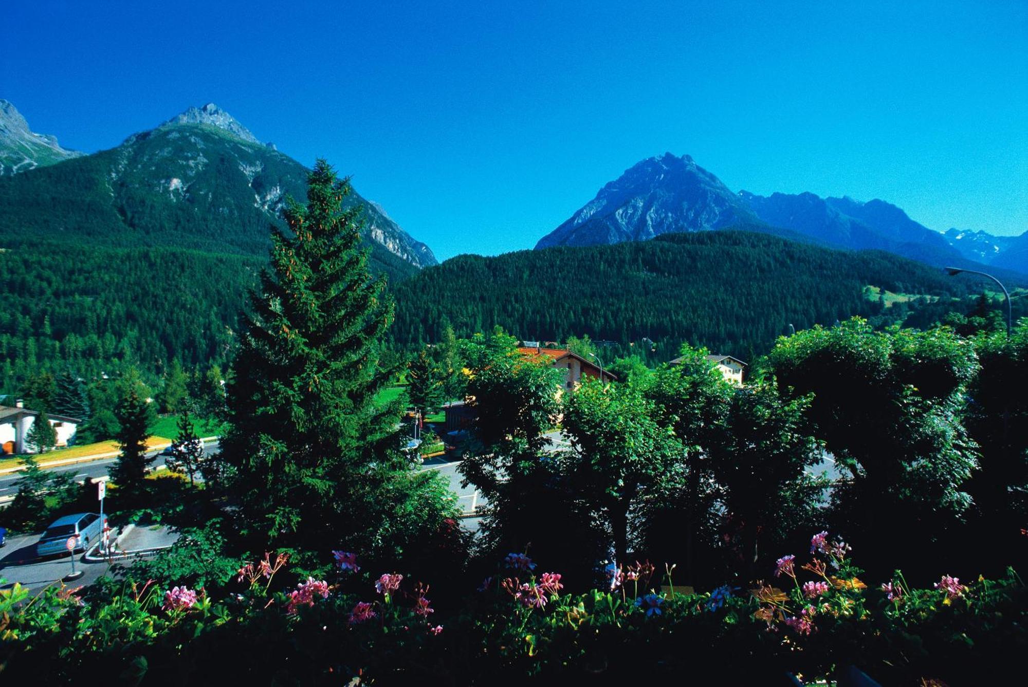 Hotel Bellaval Scuol Exteriér fotografie